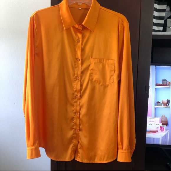 Ladies Orange Blouse 🍊 - Picture 2 of 3